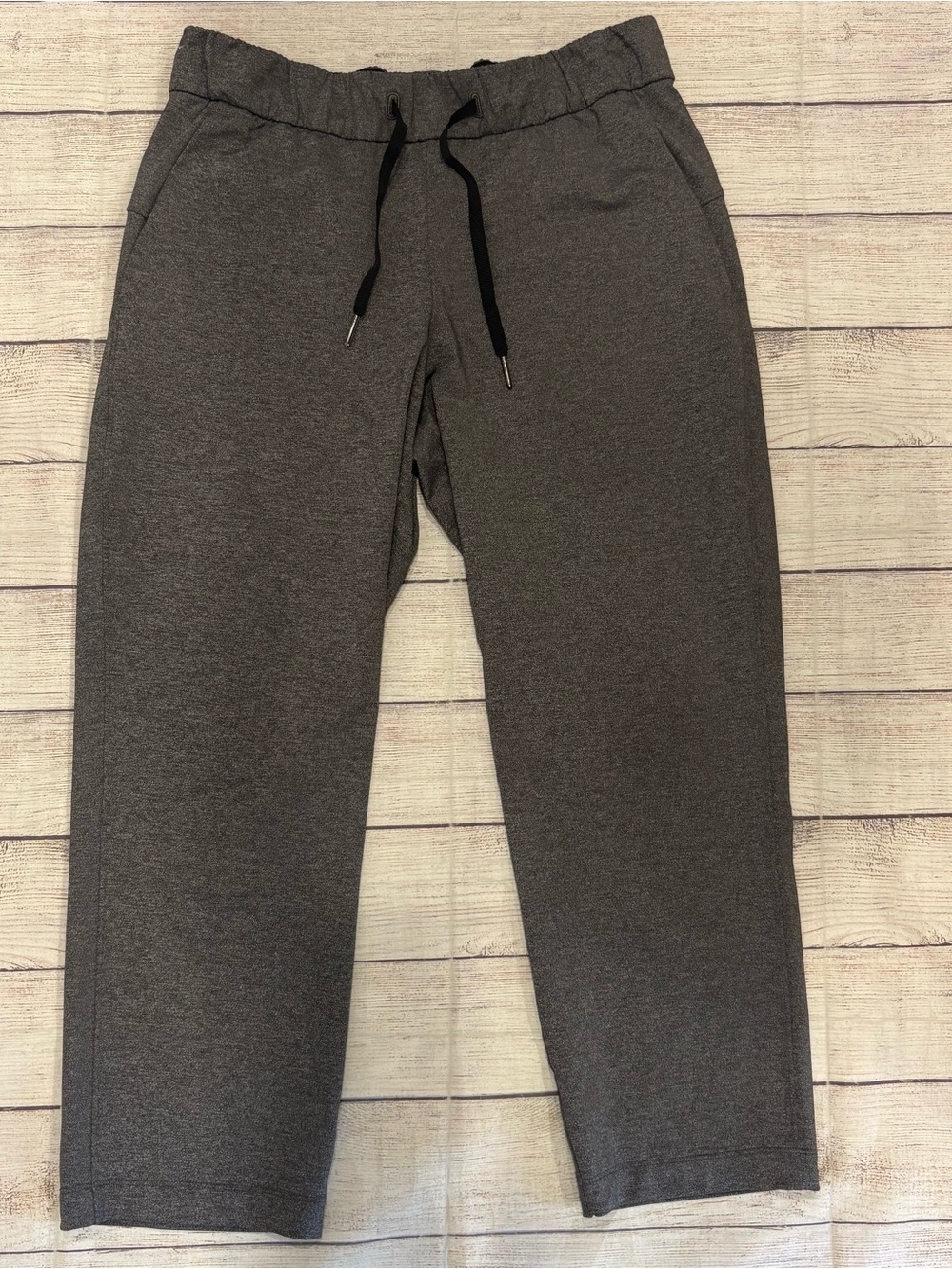 LULULEMON On The Fly Crop 23” Size 6